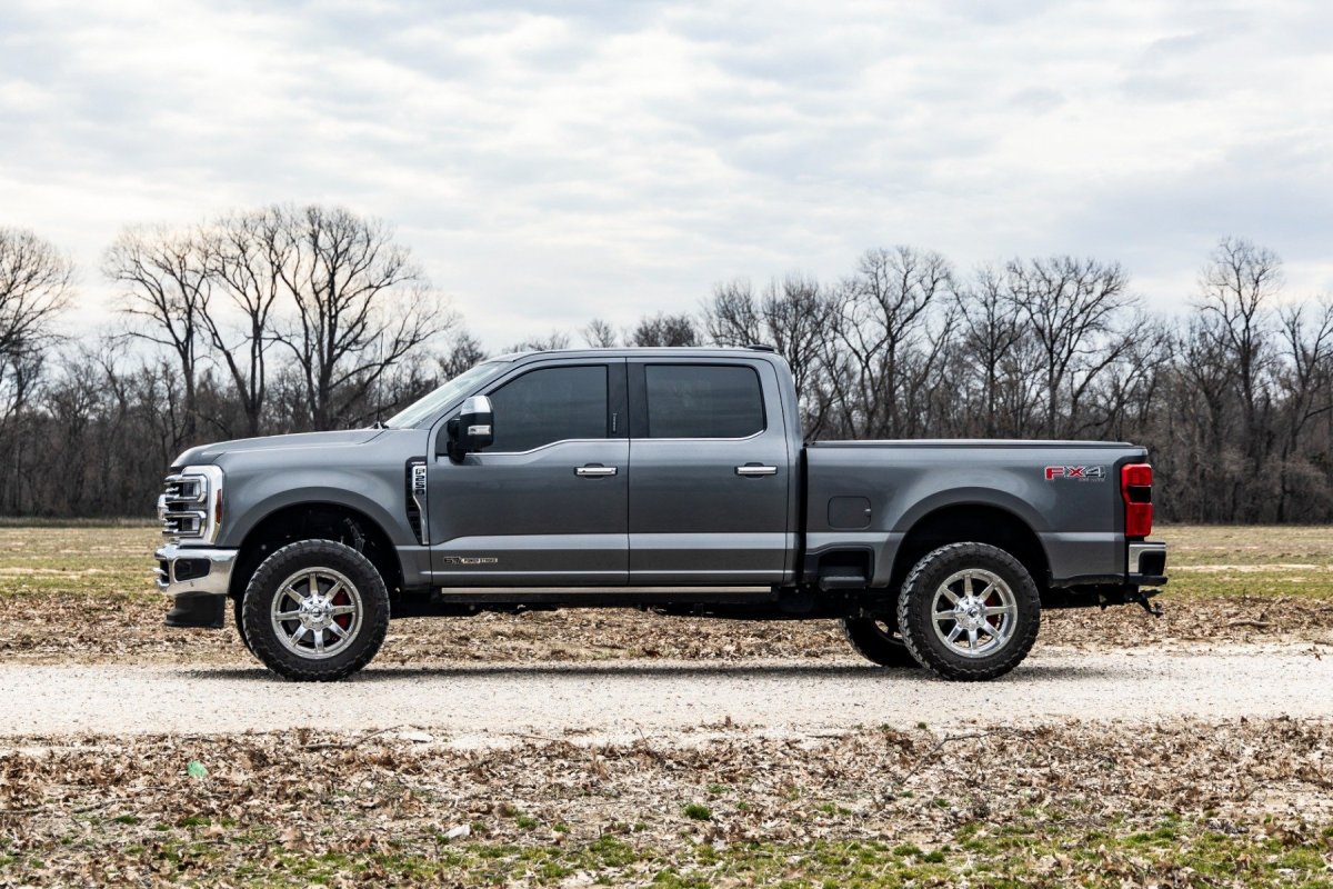 Ford F-250 Super Duty Suspension Lift Kit - Front - Rough Country - 2 Inch Leveling Kit | Track Bar Bracket - '17-'23